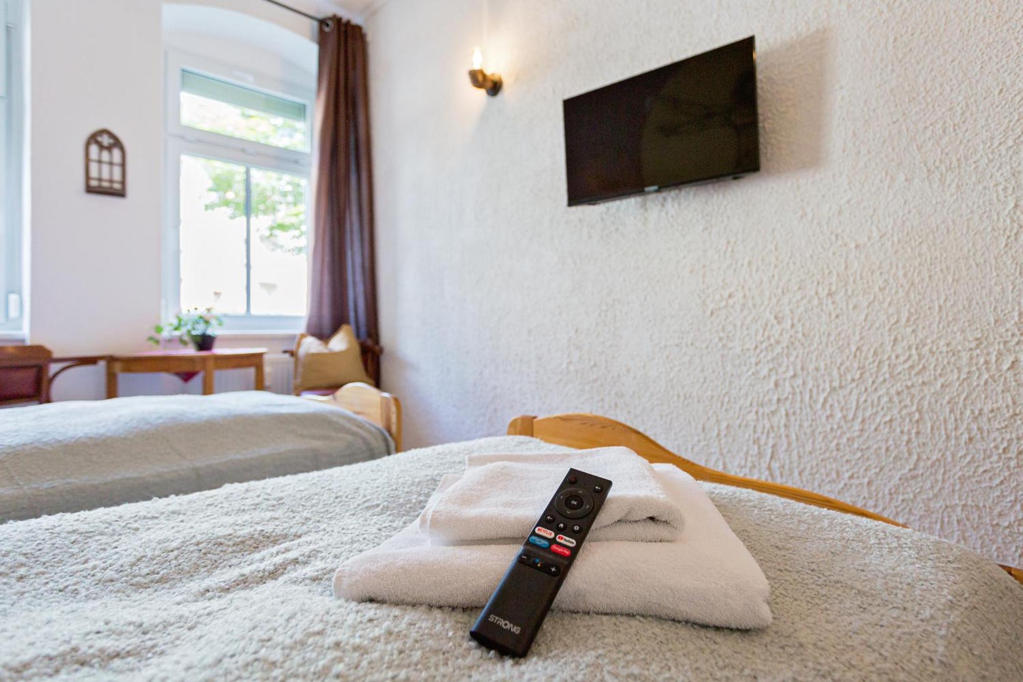 Doppelzimmer III Gaestezimmer In Unterkunft Mit Gemeinschaftsbad Und Gemeinschaftskueche Chemnitz Eksteriør bilde